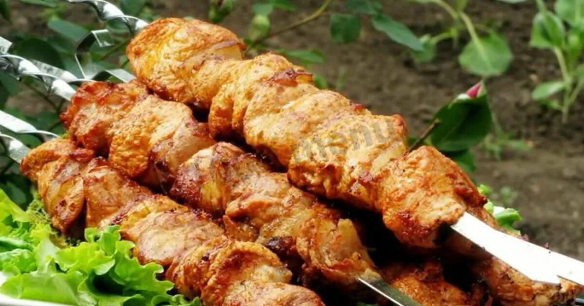 Рецепт шашлыка из филе индейки. Шашлык. шашлык из индейки. шашлык из куриного филе. куриный шашлык на мангале.
