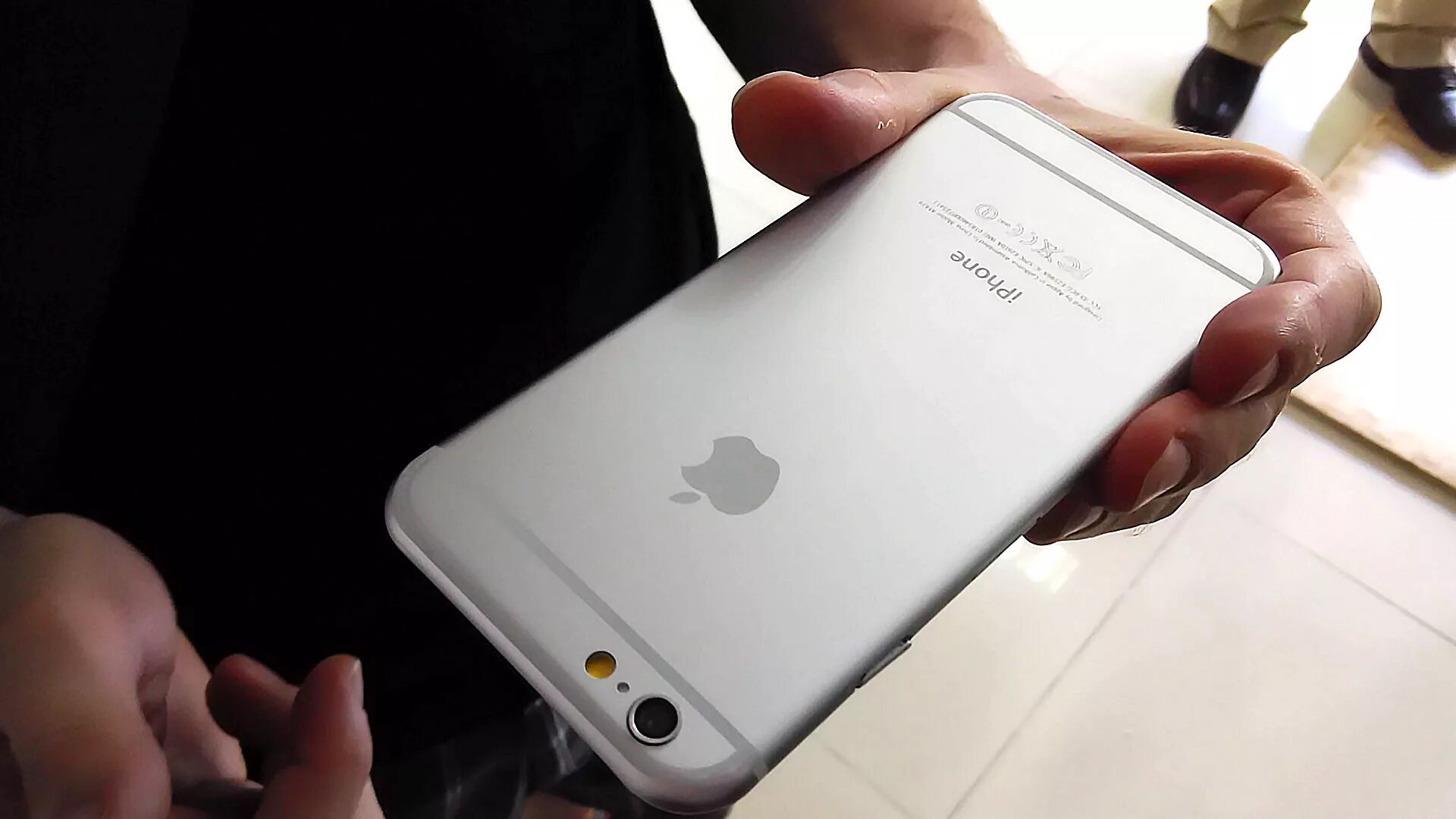 Русский айфон 6. Apple iphone 6 64gb. Iphone 6 Sliver. Прототип iphone 6. 1 Лицо айфона 6.
