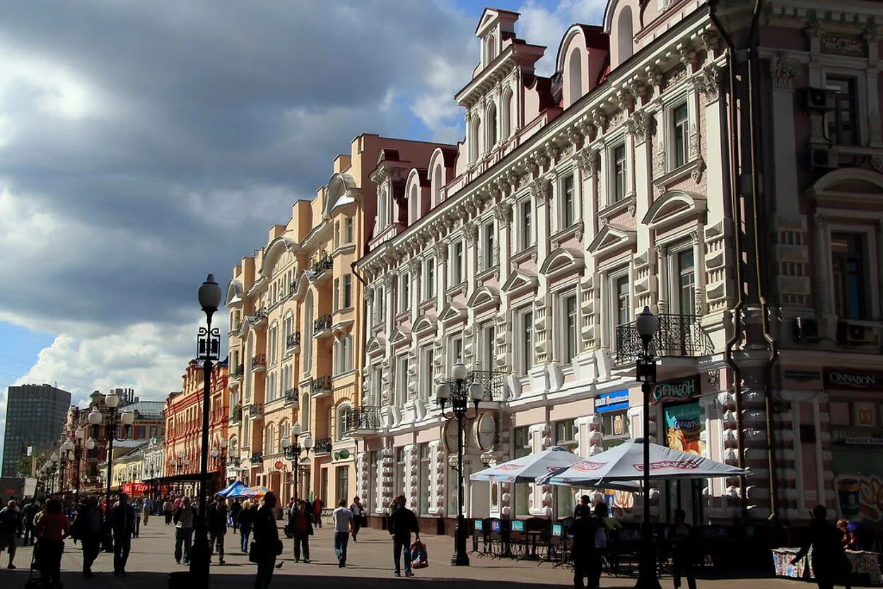 Улица Арбат в Москве. Арбат стрит Москва. Малый Арбат Москва.