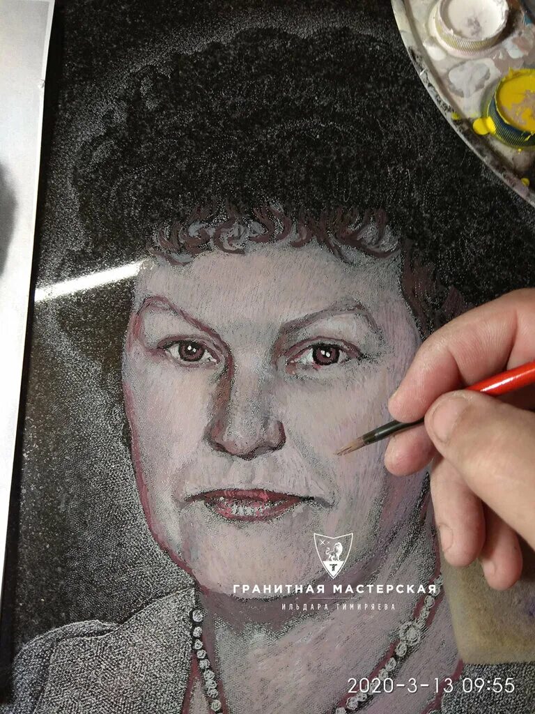 гравированный портрет. гранит цветные портреты. цветной портрет на граните. цветной портрет на граните. портрет на памятник.