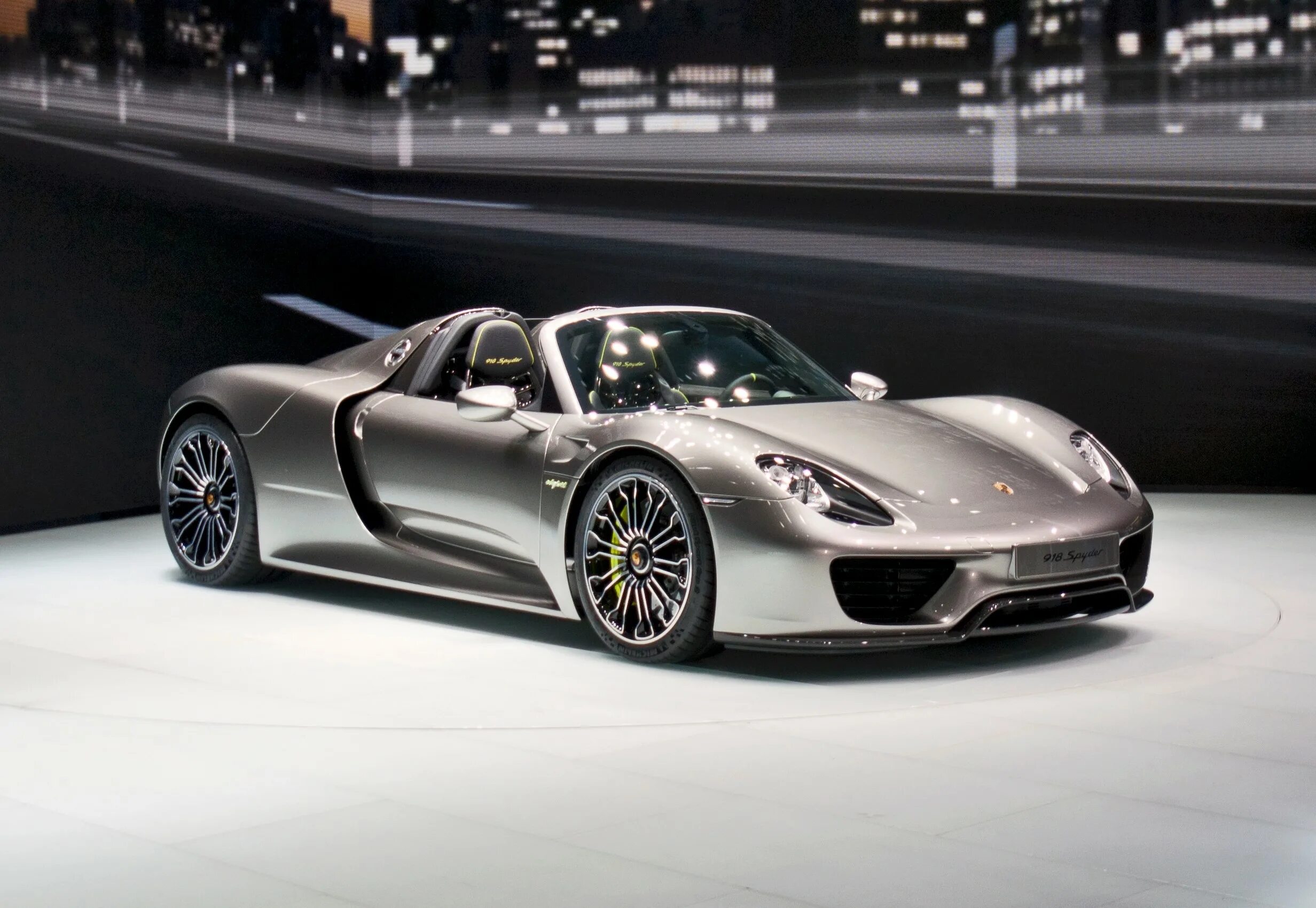 Porsche 918 цены. Porsche 918pyder. Порше 918. Porsche 918 Спайдер. Porshe 918 Spyder.