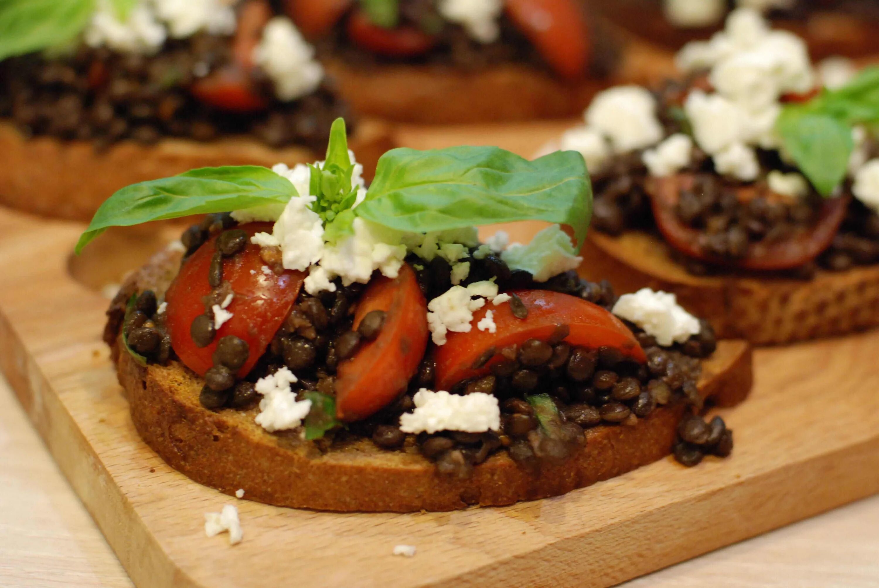 Брускетта с пастрами. Брускетта микс. Monastery Olives Bruschetta Kalamata (брускетта Каламата). Ассорти брускетт. Брускетта волгоград