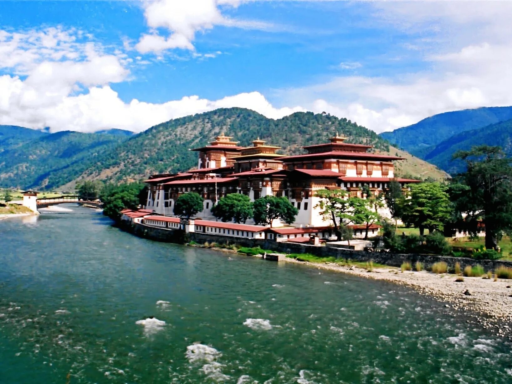 Бутан города. Бутан Тхимпху. Pemayangtse Monastery сикким. Ташинчхо-дзонг. Бутан столица.