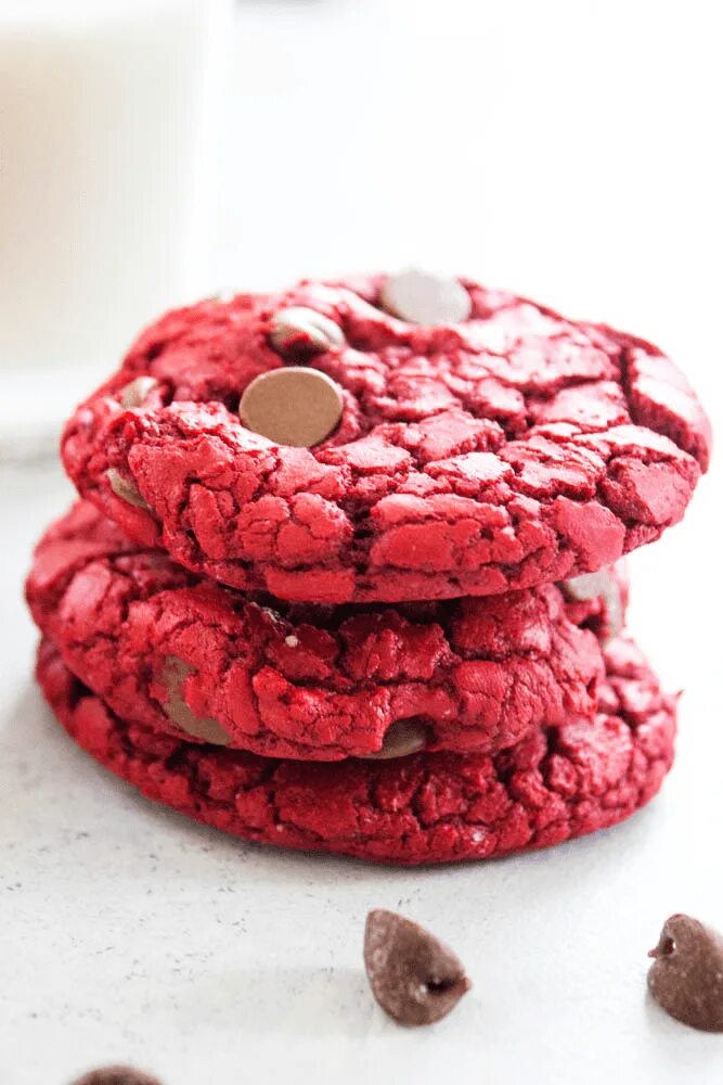 Red Velvet cookie. Красная печенька. Красное печенье. Печенье ред. Red cookies