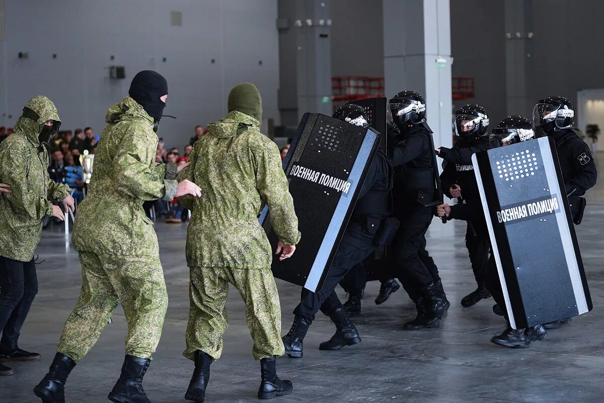 Блюститька порядка. Военный полицейский. Сесиль де франс стражи порядка. Гагарин вадим томск. Стражи порядка 2009.