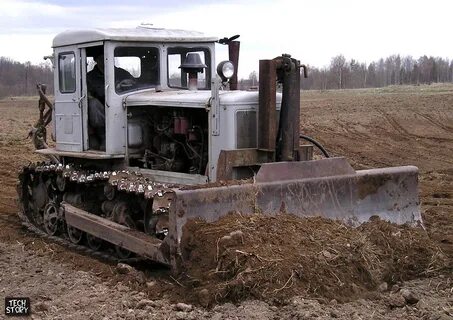 Трактор дт в работе