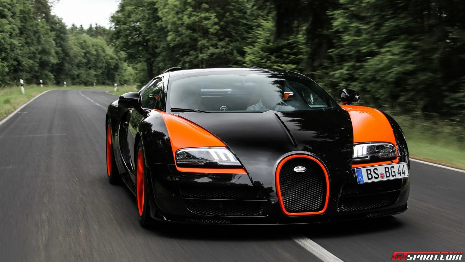 Bugatti vitesse. Bugatti Veyron Vitesse. Bugatti Chiron super Sport 2021. Бугатти Вейрон Лонг. Бугатти Вейрон оранжевый с черным.