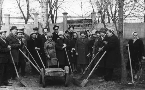 Субботник движения первых. Всесоюзный коммунистический субботник. первый коммунистический субботник. ленинский коммунистический субботник. субботники 20 век.