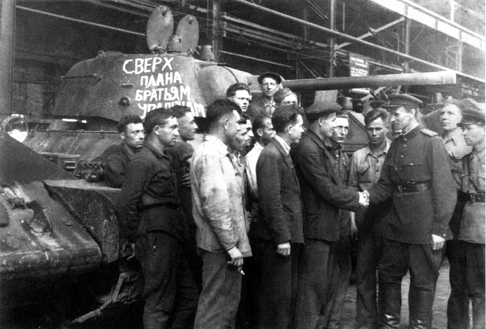 1943 - сформирован уральский добровольческий танковый корпус. Памятник воинам уральского танкового корпуса екатеринбург. 30-й уральский добровольческий танковый корпус. Т-34 уральский добровольческий танковый корпус. Уральский гвардейский добровольческий танковый корпус.