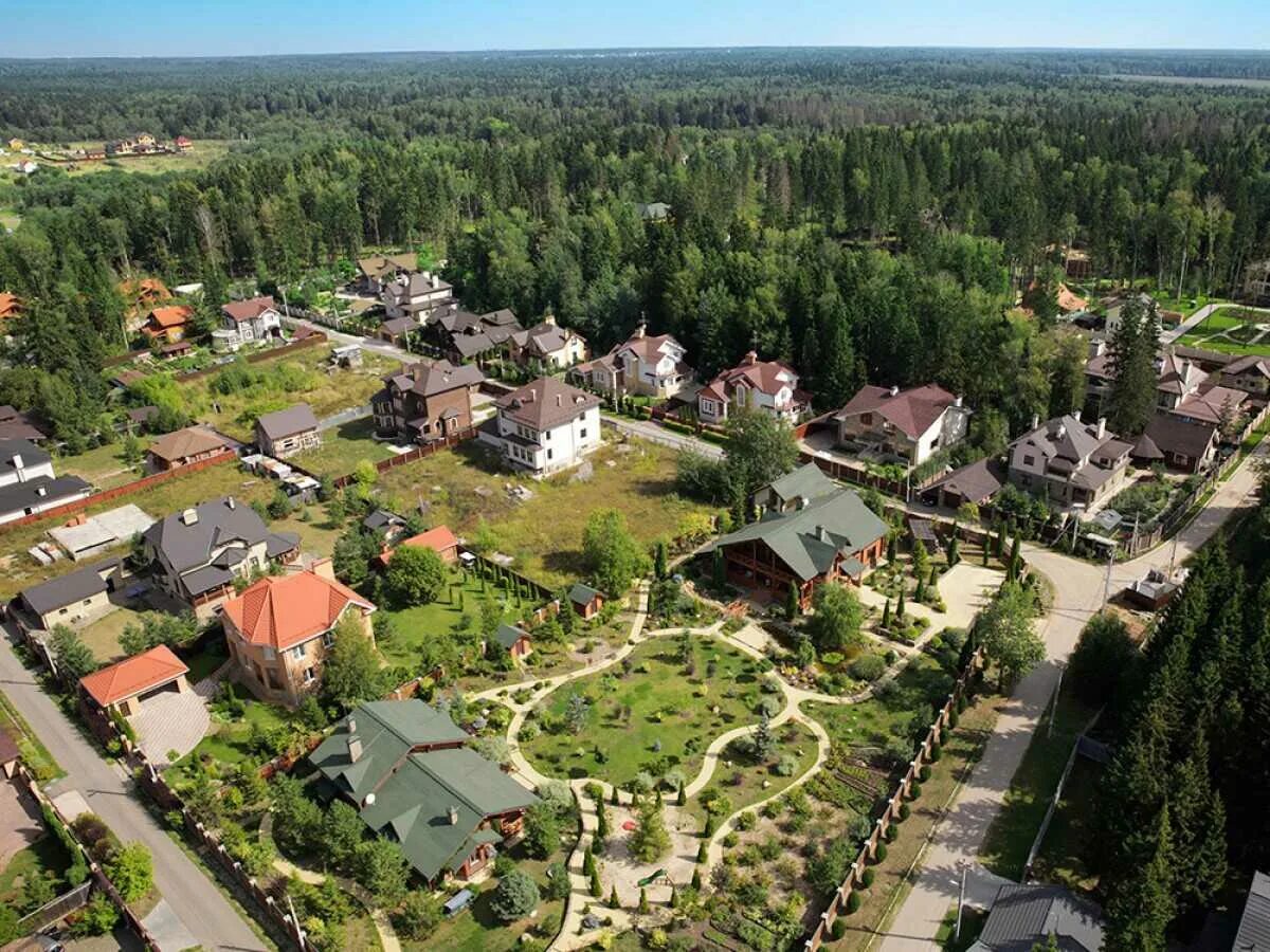 Лесная сказка коттеджный поселок. Посёлок лесной пушкинский район. Коттеджный поселок лесное озеро на калужском шоссе. Кп лесное озеро щаповское. Лесные озера коттеджный поселок троицк москва.