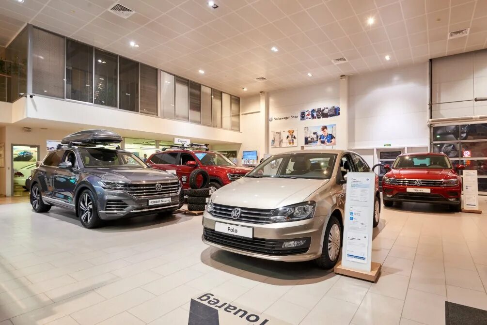 Фольксваген купить в москве у официального дилера. Volkswagen Polo Touareg. Дилерский центр поло Фольксваген. Поло Тигуан и Туарег.