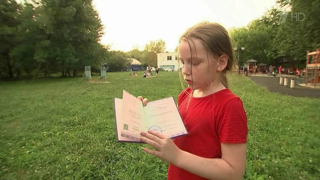 Алиса теплякова канал. Алиса теплякова мгу. 9-летняя алиса теплякова. девочка вундеркинд алиса теплякова. алиса теплякова студентка мгу.
