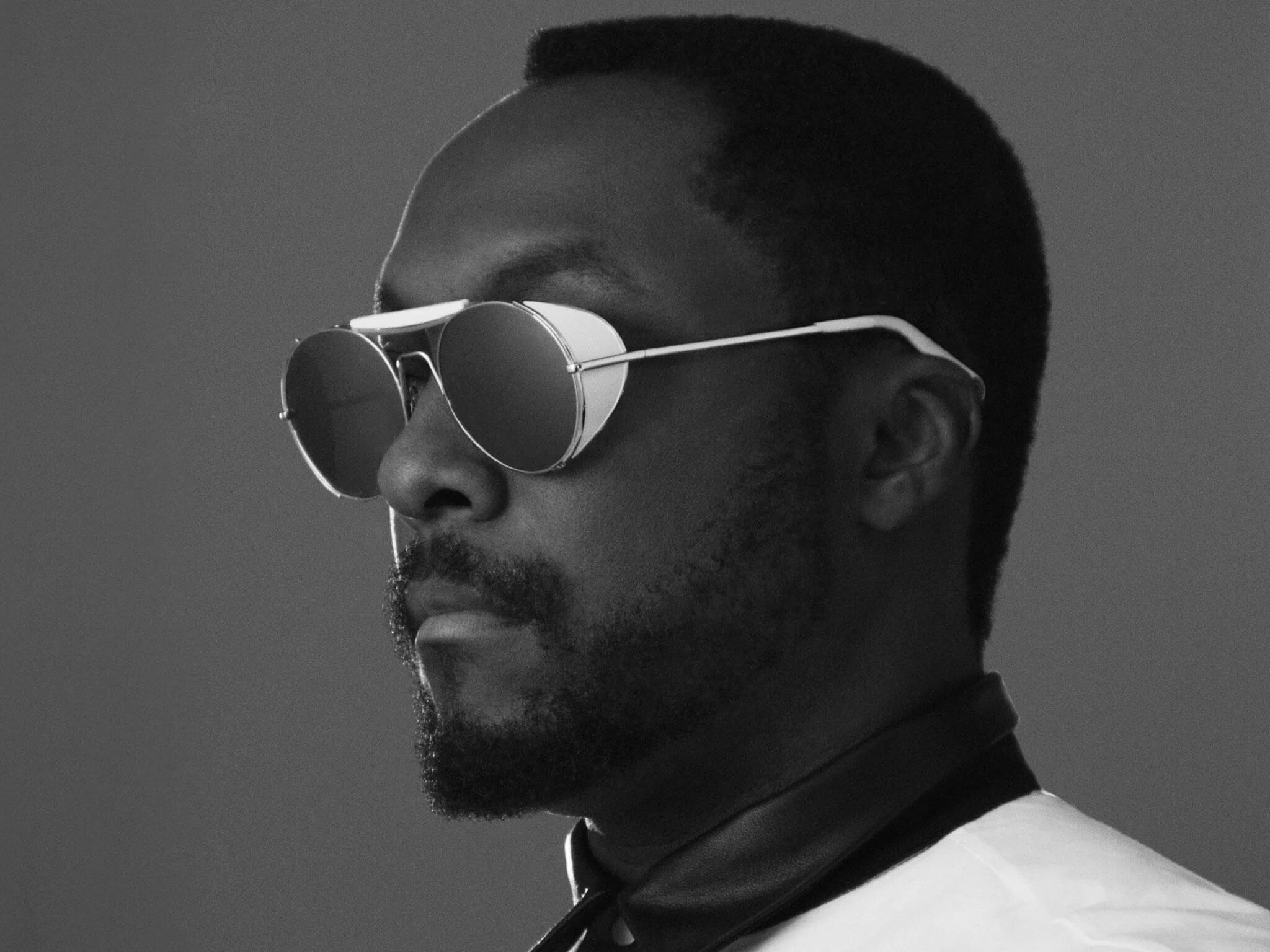 Will i am fly. Will.i.am. очки will i am. негр в очках. афроамериканец в очках.