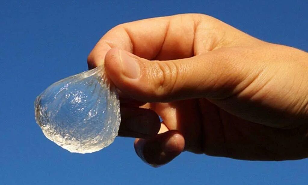 Ooho водяные шарики. Съедобная вода в пузырьках. Шарики съедобные. Съедобная вода. Съедобная упаковка для воды.