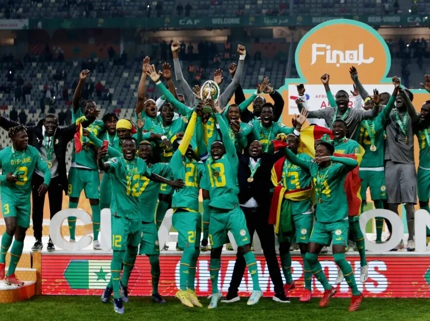 Футбол африканских наций 2023. Ибрагим траоре президент буркина фасо. Сборная сенегала по футболу 2022. Мане садио с кубком. Футбол африканских наций 2023.