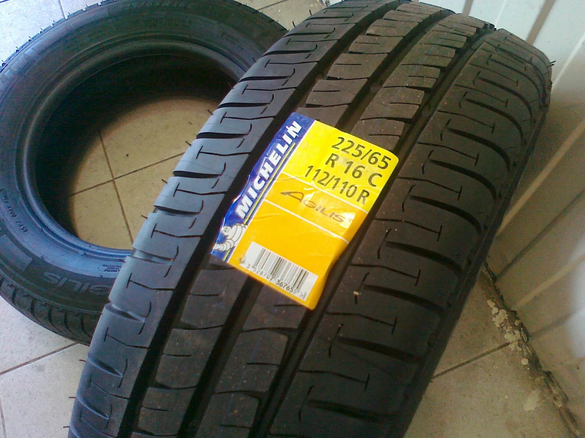 Резина 235 65 16с. Pirelli carrier winter. Резина 235 65 16с. Нокиан хакапелита 235 65 16с. Резина 235 65 16с.
