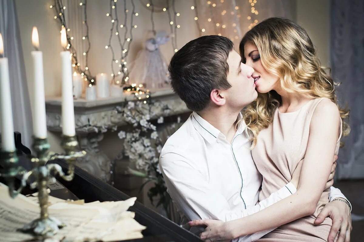 фотосессия влюбленных в студии. романтичная фотосессия в студии. парная фотосессия в студии. студия пара. студия пара.