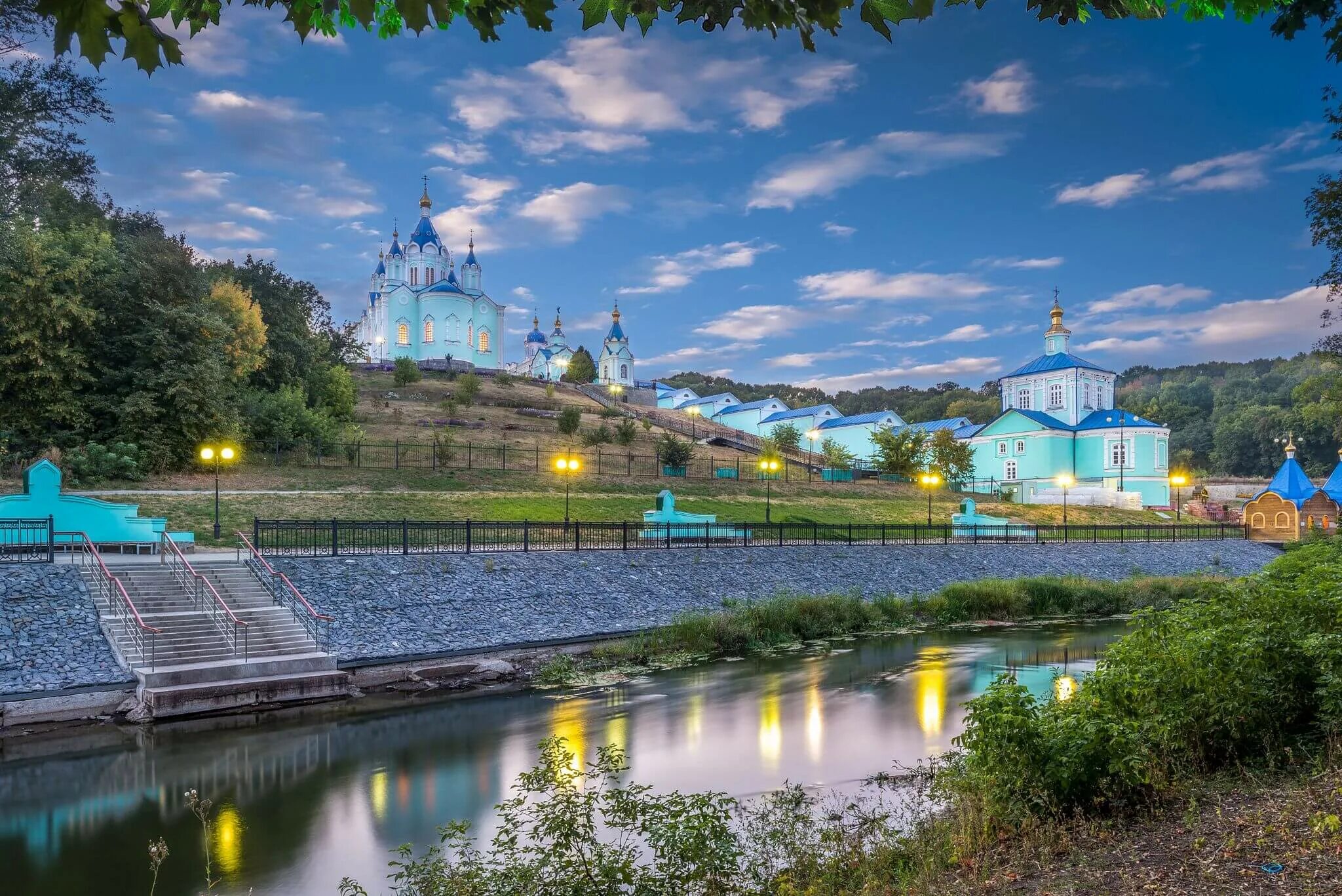 Курская область страна. Коренная пустынь Курск. Курская Коренная пустыня. Достопримечательности Курска Коренная пустынь. Курская Коренная пустынь памятник.