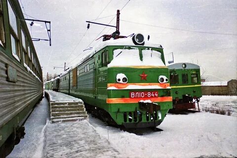 Под тепловозом