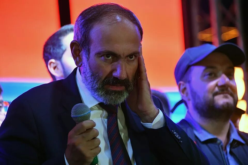 Nikol Pashinyan. Пашинян портрет. Пашинян боится. Пашинян дурак. Демис пародия на пашиняна