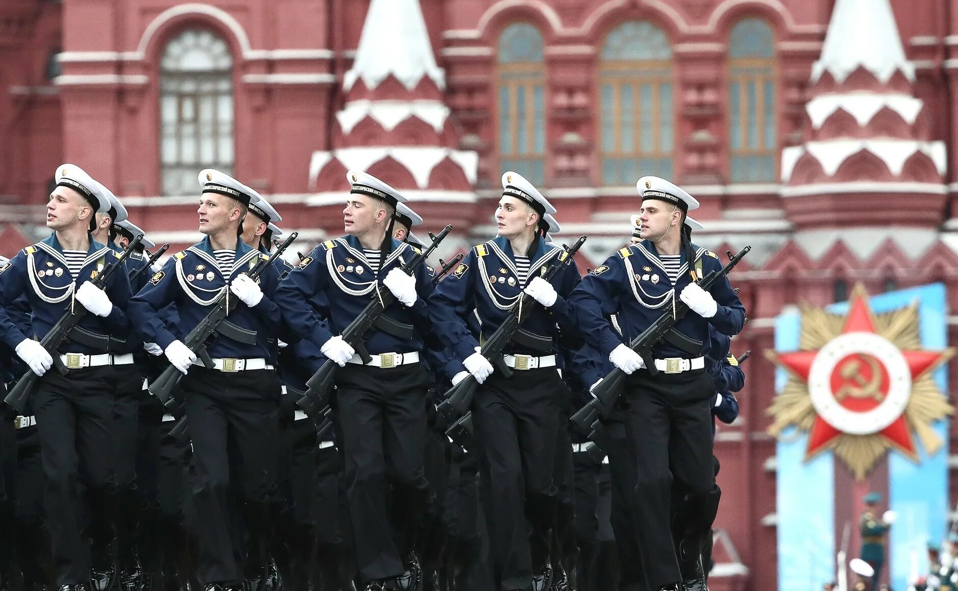 9 мая 2021 года. Парад Победы 2021 года на красной площади в Москве. Парад на красной площади 9 мая 2021. Парад 2021 на красной площади. Военный парад в Москве 2021.