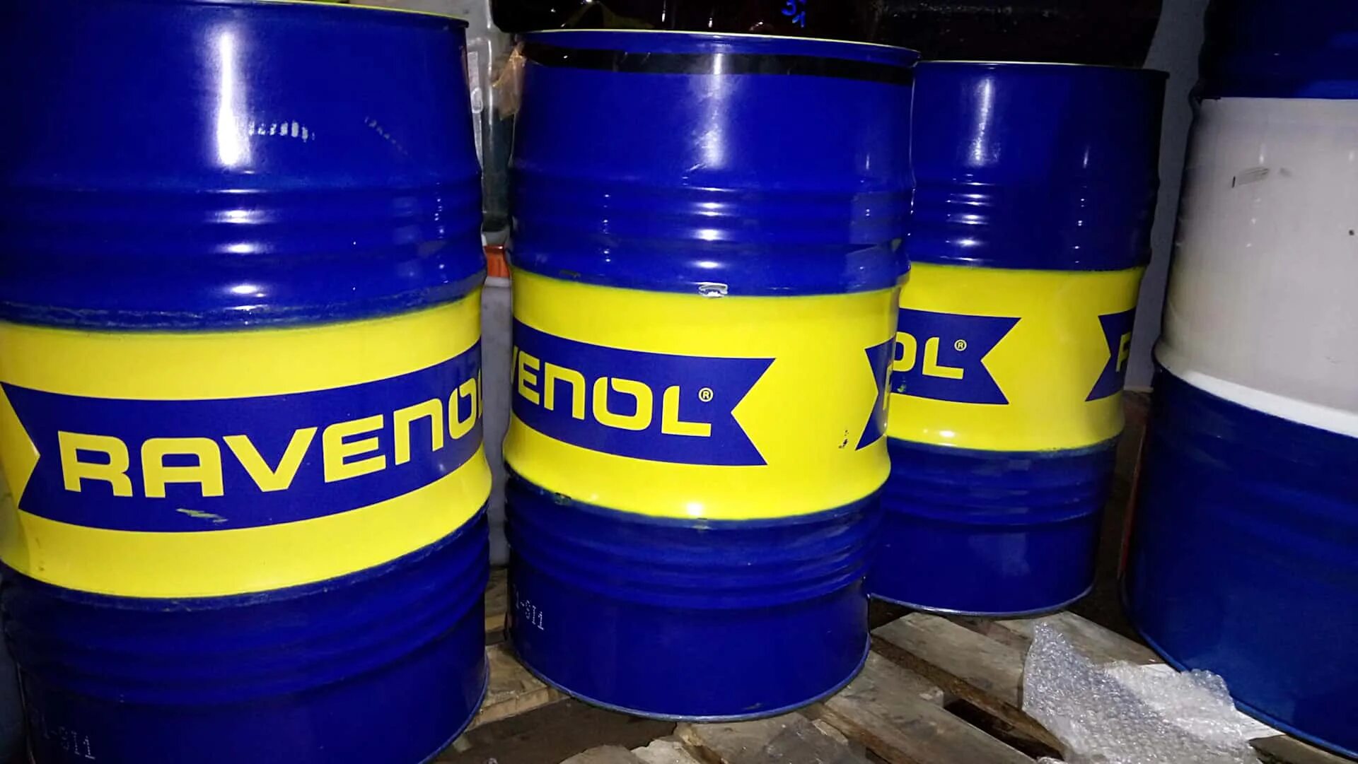 Ravenol 5w40 в бочках. Ravenol 208 бочка. Ravenol 5w40 бочка. Бочка Равенол 60л.