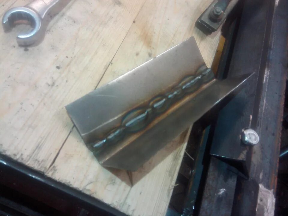 Вибро ножки для листогиба. Приспособление для загибания листового металла. Матрица и пуансон для листогиба. Гнуть железо. Загнуть лист металла самому.