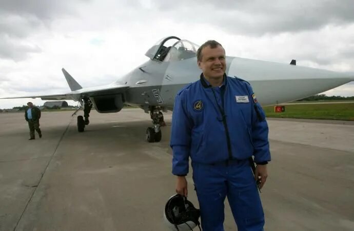 Пугачев летчик испытатель википедия. Летчик испытатель су-57.