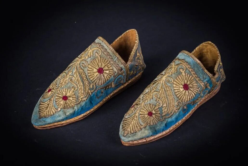 Обувь СУЛТАНШИ Османской империи. Тапочки Османская Империя 19 век. Обувь Османской империи 16 век. Восточные туфли.