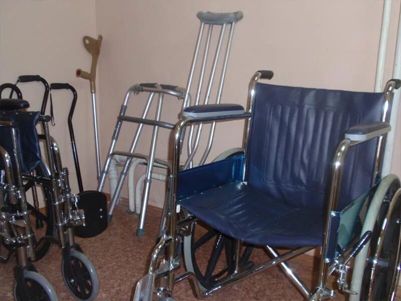 Прокат тср. Средства реабилитации для инвалидов. Технические средства реабилитации для инвалидов. Инвалидная коляска и костыли. ТСР для инвалидов.