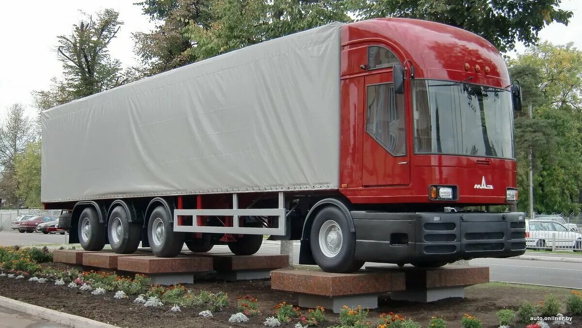Маз-2000 грузовой. Маз 2000 перестройка салон. Маз-2000 грузовой автомобиль. Маз 2000 автомобили маз. Тягач маз 2000.