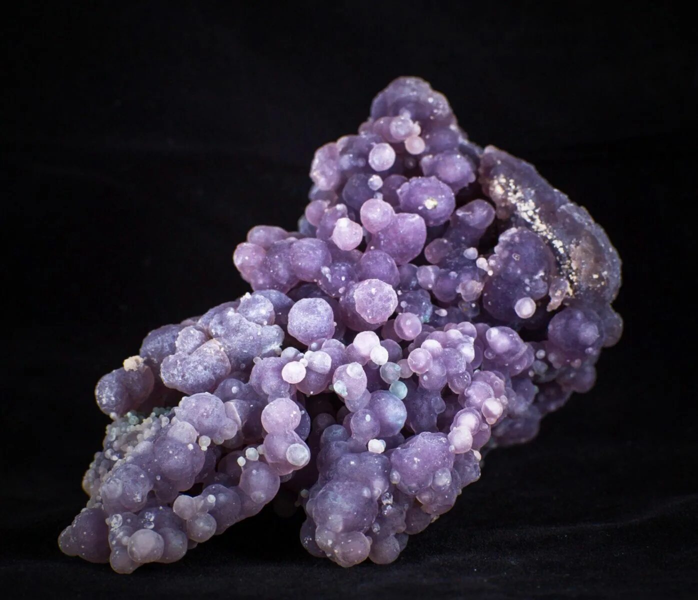 ботриоидальный халцедон. кактусовый кварц аметистовый. антимонит минерал формула. сахаровидный кварц. минерал в виде звезды.