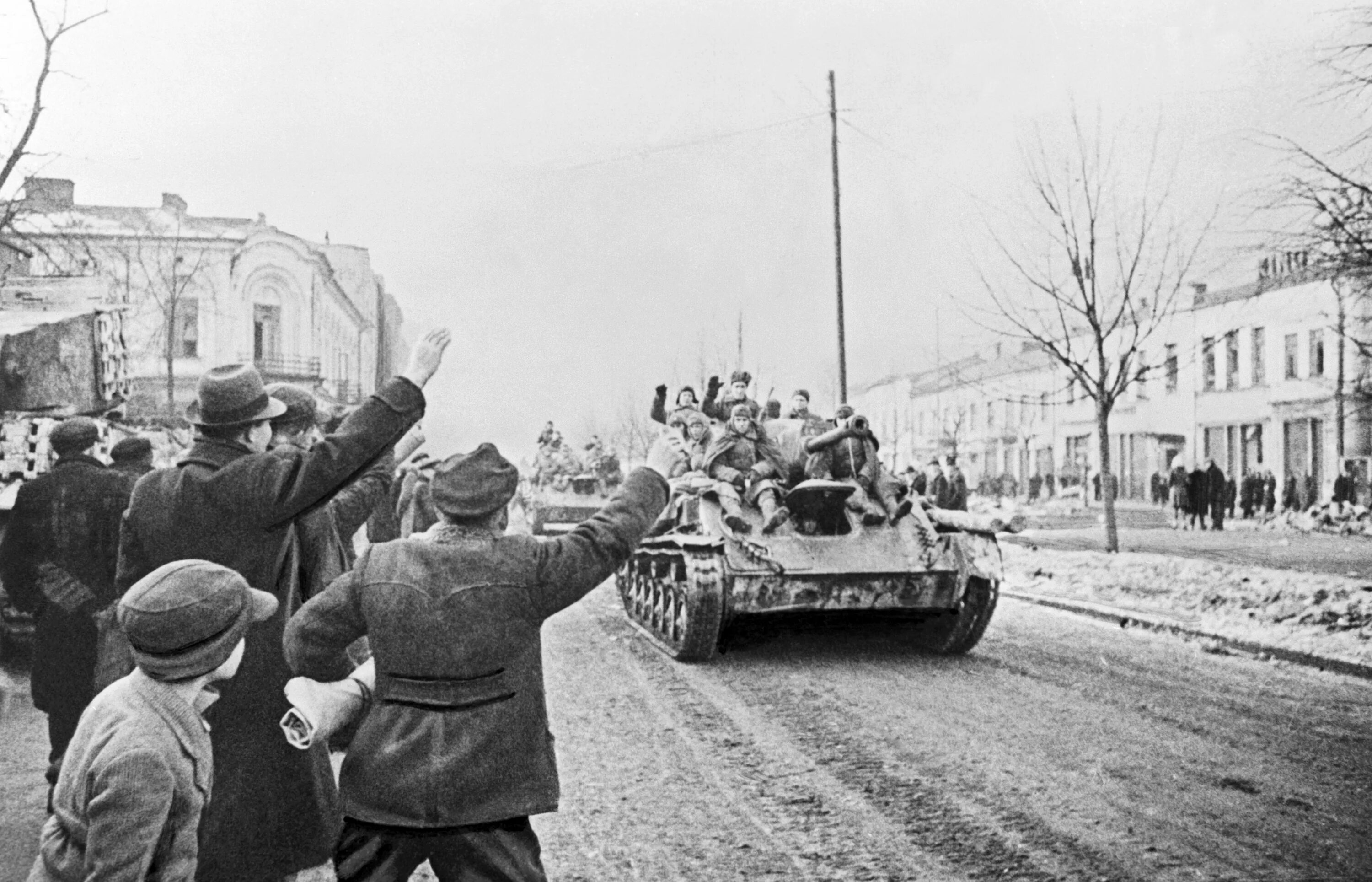 В какой операции освободили варшаву. Освобождение Варшавы 1945. Висло Одерская операция освобождение Польши. Освобождение Кракова от фашистов советскими войсками. Освобождение Варшавы 17 января 1945.