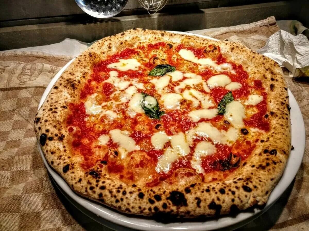 Рецепт неаполитанского теста. Неаполитанская пицца Италия.