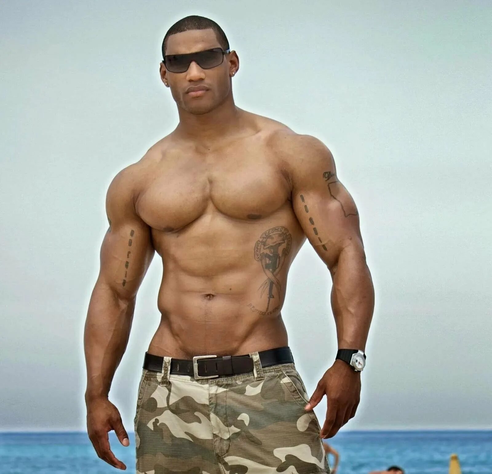 Перекаченные бодибилдеры. Дэвид дирс бодибилдинг. Бодибилдинг мужчины. Фитнес модели мужчины. Max o’connor.