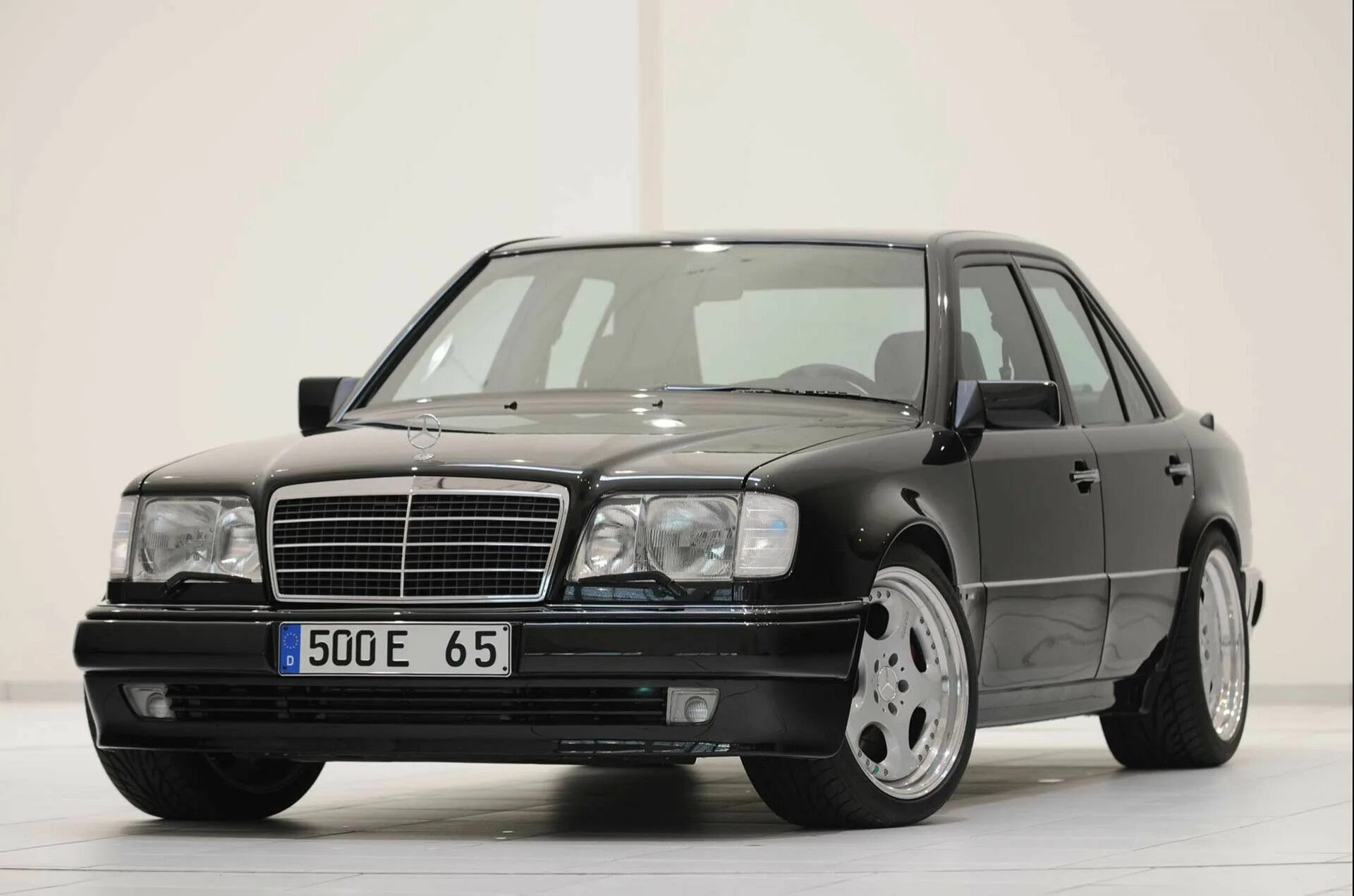 Mercedes w124 e500 brabus. 124 5 6. мерседес бенц w124. Mercedes 124 волчок. мерседес 124 красный.
