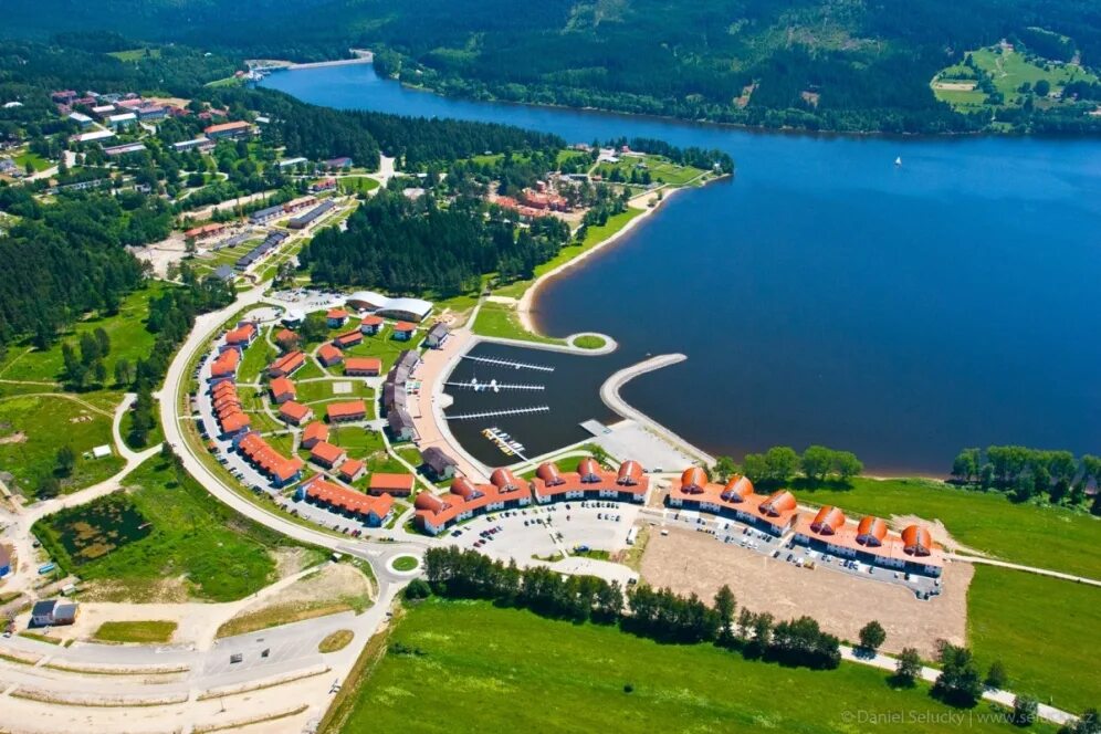Водохранилище Липно Чехия. Махово Липно Чехия. Чешское озеро Липно. Махово озеро в Чехии.