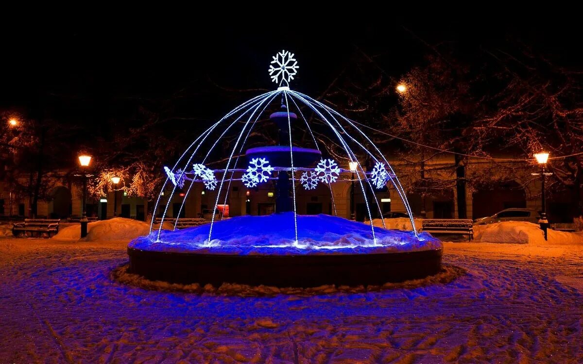 Кострома центральная ёлка. Кострома площадь сусанина новогоднее. Дед мороз кострома. Куда можно сходить в кемерово. Новогодние гуляния.