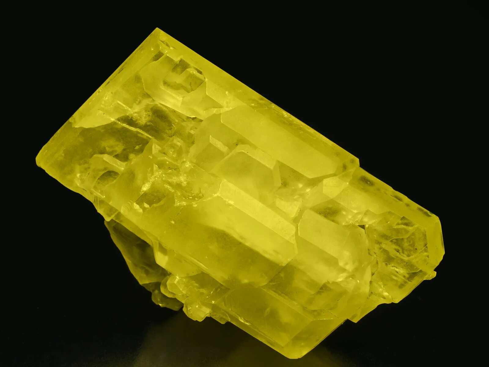 Сера s элемент. Сера минерал. Сера / sulfur (s). Sulphur Minerals. Желтый прозрачный минерал.