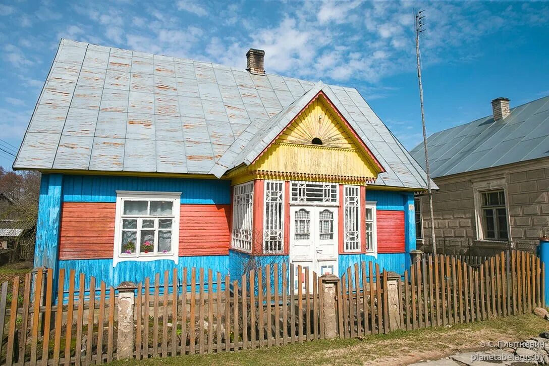 Купить деревню в беларуси. Деревенский дом в Беларуси. Белорусские Деревенские дома. Деревенский домик в Белоруссии. Дом в белорусской деревне.