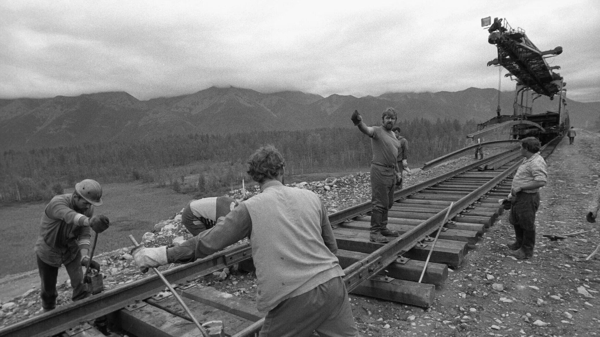 Байкало-Амурская магистраль (1974-1984). Путеукладчик БАМ. Байкало-Амурская магистраль 2023. Автодублёр Байкало-Амурской магистрали.