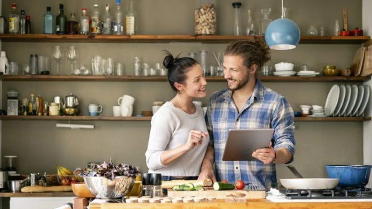 Валери бертинелли кухня. Приготовление пищи. Женщина на кухне. Повар с блюдом. Cooking youtube.