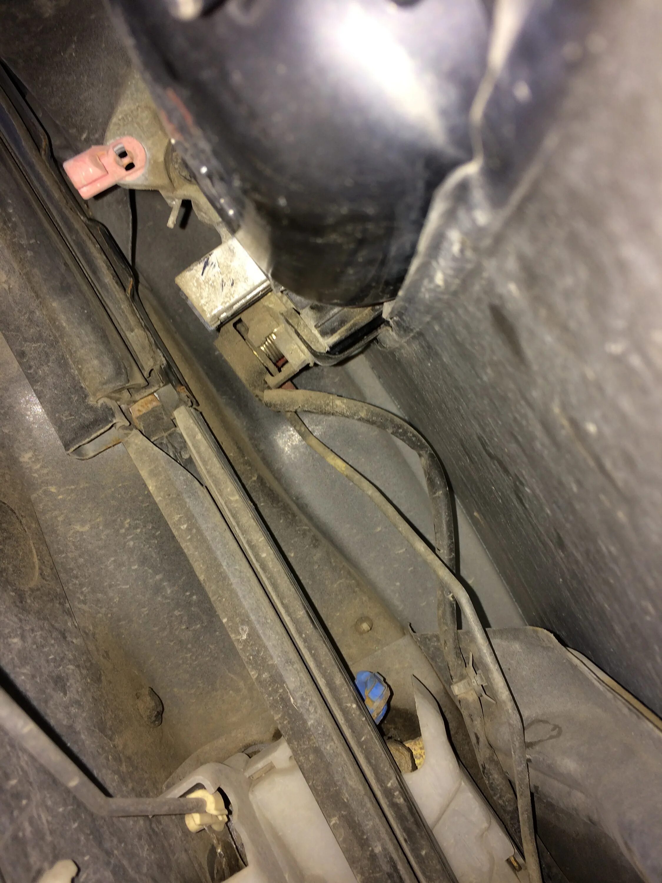 замок водительской двери икстрейл т31. тросик на задней двери т31. ниссан х трейл т30 механизм замка багажника. ниссан х трейл т30 механизм замка багажника. замерзает замок vw passat b7.