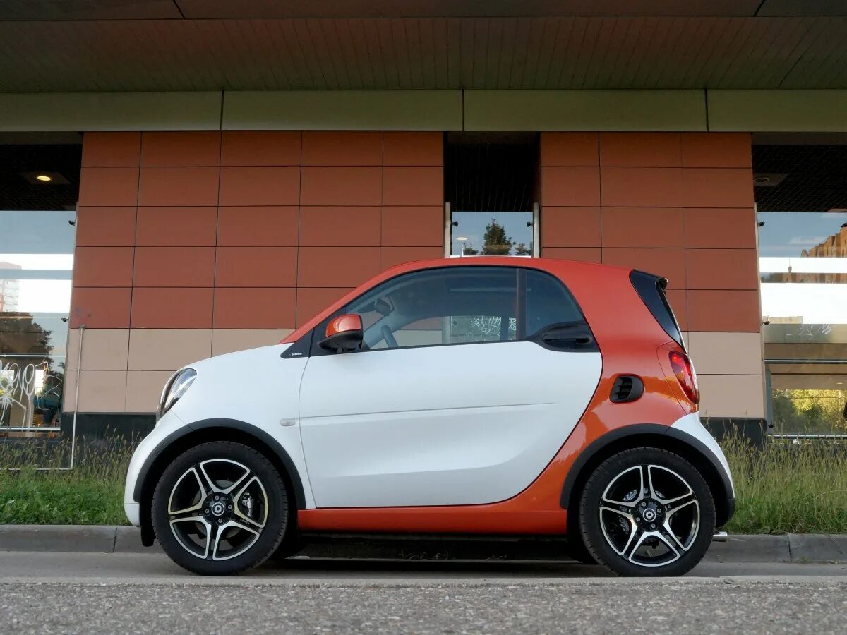 Купить смарт в рассрочку. Smart Fortwo Coupe. Смарт Smart Fortwo. Mercedes Smart Fortwo. Smart Fortwo r56.