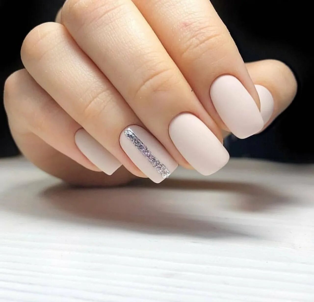 молочно нюдовый френч. маникюр на квадратные ногти. цвет нюд на ногтях. маникюр градиент нюдовый. маникюр градиент нюдовый френч.