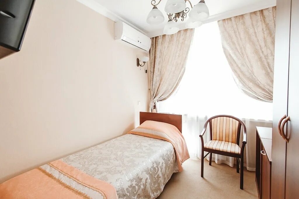 Снежинка чайковский комнаты. Ленина 37 чайковский. Чайковского 52 ступино. Снять квартиру посуточно в чайковском. Приморский бульвар 26 чайковский.