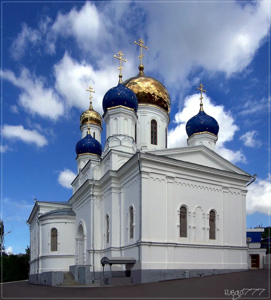 духосошественский собор саратов официальный. духовская церковь троице-сергиева монастыря 1476 г. собор сошествия святого духа. церковь сошествия святого духа сергиев посад. саратовский духосошественский собор.
