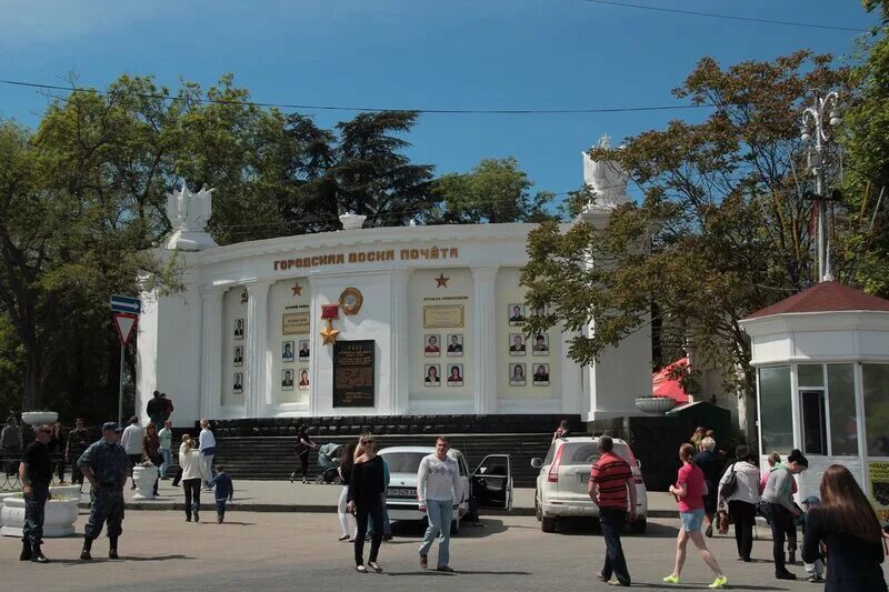 Площадь нахимова 2. Площадь нахимова 2. Площадь нахимова 2. Севастополь площадь нахимова концерт. Севастополь площадь нахимова памятник.