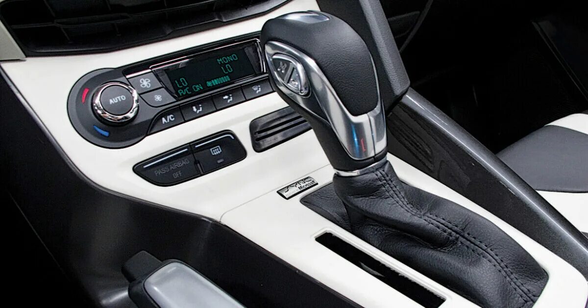 Беспроводная зарядка на ford mondeo 5. Форд мондео 4 рестайлинг 2. Коробка форд powershift. Коробка передач робот форд мондео 4. Робот на форд мондео.