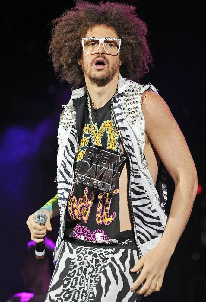 Lmfao девушки. Lmfao 2021. Стэфан кэндал горди 2022. Lmfao робот. Группа lmfao redfoo.